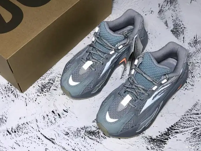 Boost Yeezy 'Inertia' 700 V2 Adidas FW2549 0629